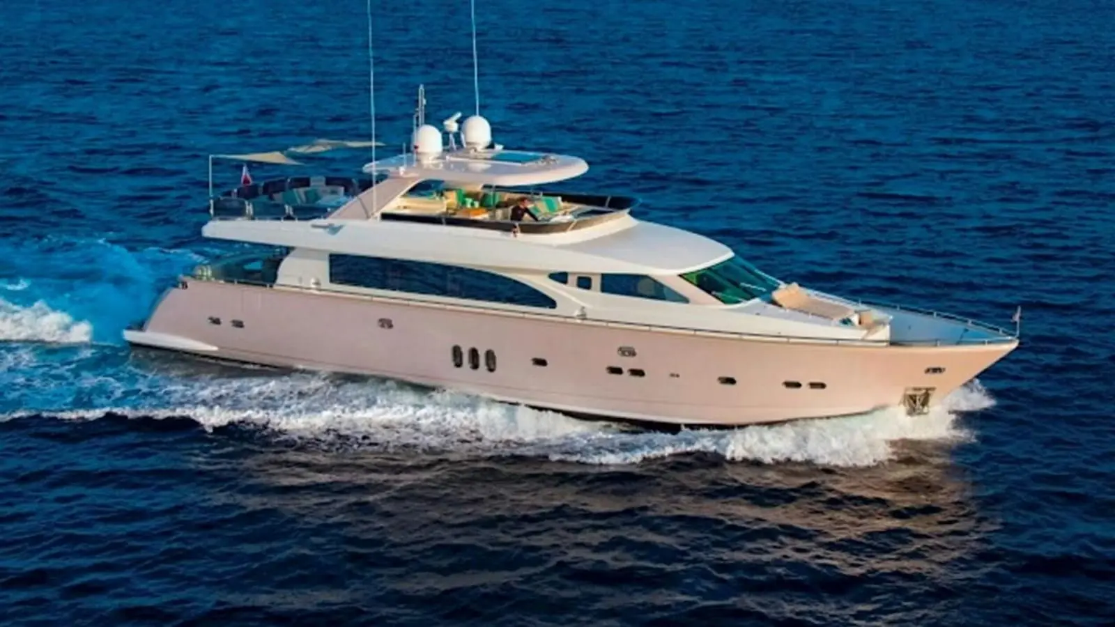 Zeta 100 yacht in Dubai