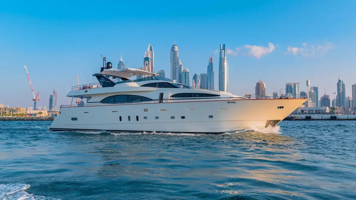 Azimut 100 yacht in Dubai